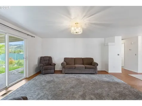 572 Little Valley Road Roseburg OR 97471