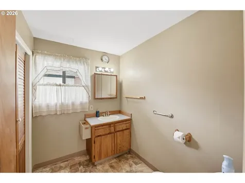 1621 Grant Street North Bend OR 97459