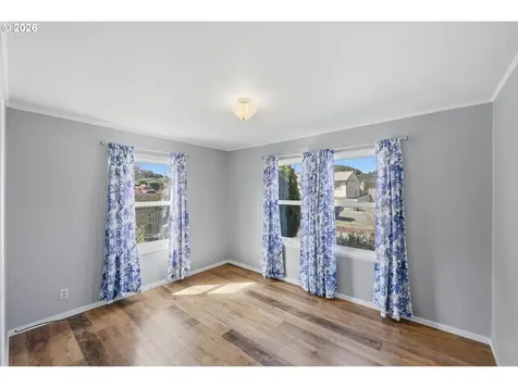 1621 Grant Street North Bend OR 97459