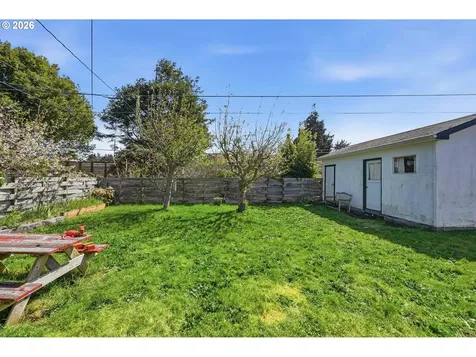 1621 Grant Street North Bend OR 97459