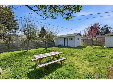 1621 Grant Street North Bend OR 97459