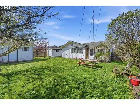 1621 Grant Street North Bend OR 97459