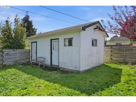 1621 Grant Street North Bend OR 97459
