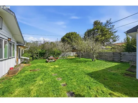 1621 Grant Street North Bend OR 97459