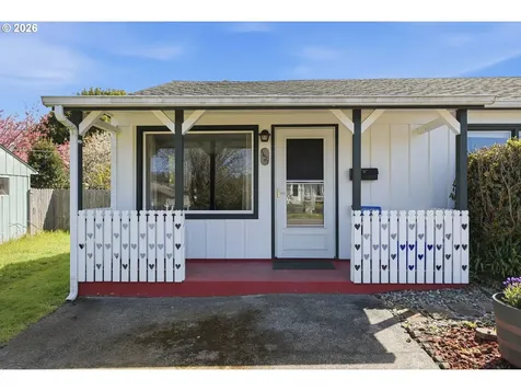 1621 Grant Street North Bend OR 97459