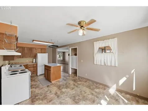 1621 Grant Street North Bend OR 97459
