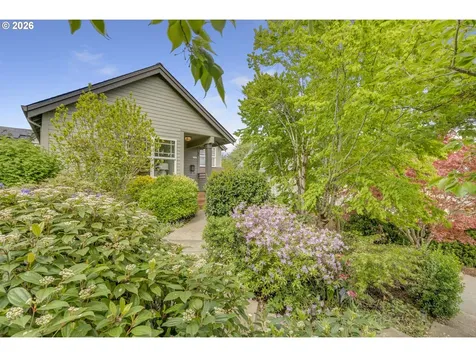 7235 SE Madison Street Portland OR 97215