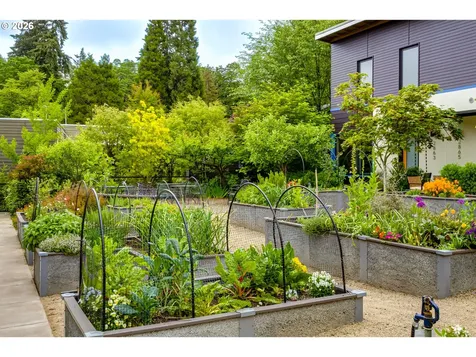 2863 Friendly Street Eugene OR 97405