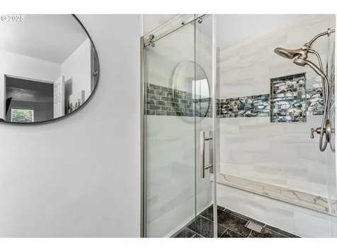 1267 SW Laura Court Troutdale OR 97060