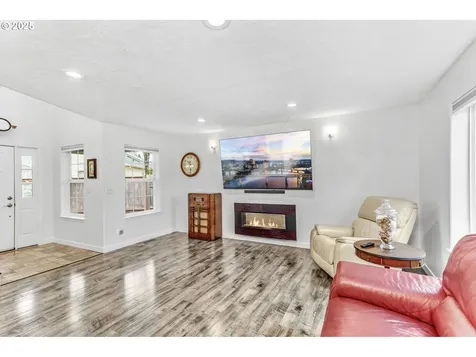 1267 SW Laura Court Troutdale OR 97060