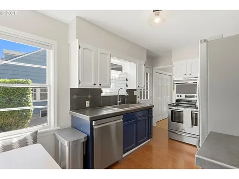 4432 NE Oregon Street Portland OR 97213