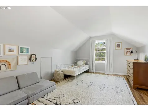 4432 NE Oregon Street Portland OR 97213