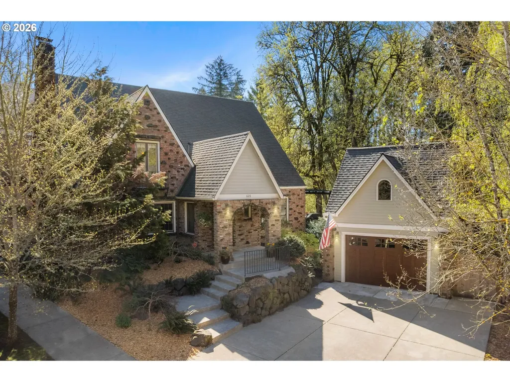 626 SW Comus Court Portland OR 97219