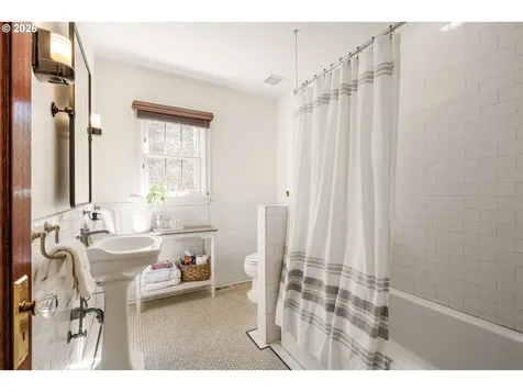 626 SW Comus Court Portland OR 97219