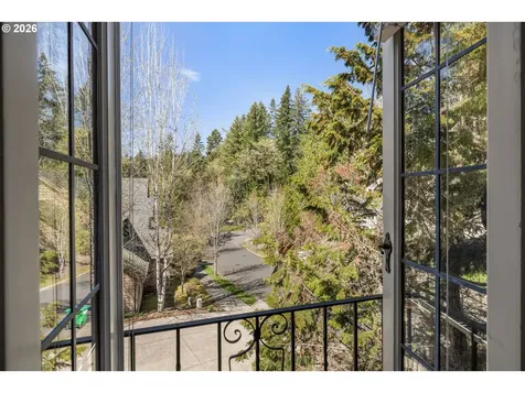 626 SW Comus Court Portland OR 97219
