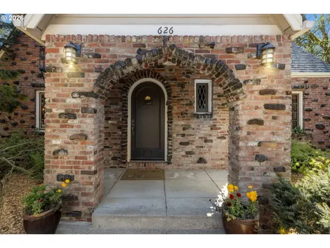 626 SW Comus Court Portland OR 97219