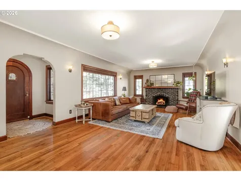 626 SW Comus Court Portland OR 97219