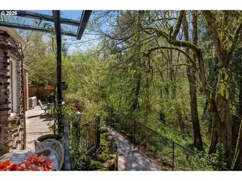 626 SW Comus Court Portland OR 97219