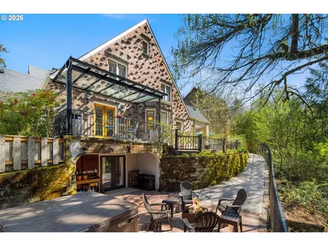 626 SW Comus Court Portland OR 97219