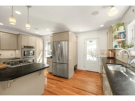 626 SW Comus Court Portland OR 97219