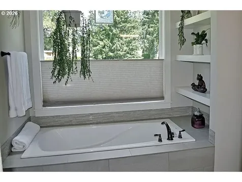 14159 Quail Court Oregon City OR 97045