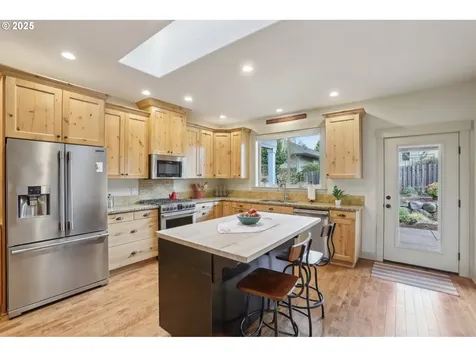 520 Yapa Drive Silverton OR 97381