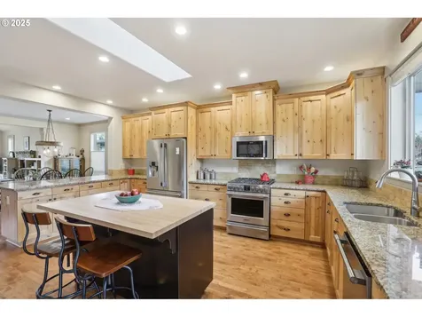 520 Yapa Drive Silverton OR 97381