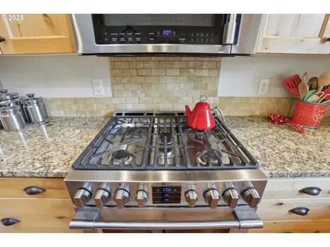 520 Yapa Drive Silverton OR 97381