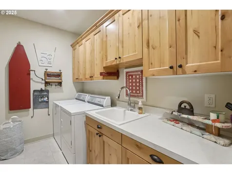 520 Yapa Drive Silverton OR 97381