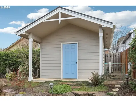 520 Yapa Drive Silverton OR 97381