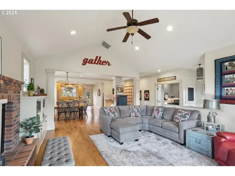 520 Yapa Drive Silverton OR 97381