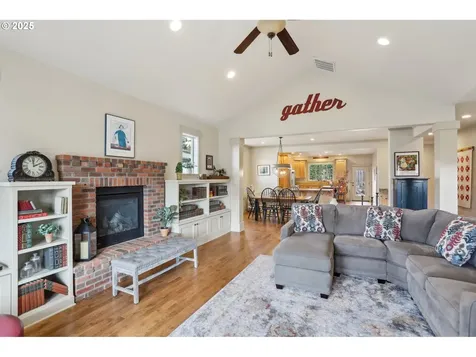 520 Yapa Drive Silverton OR 97381