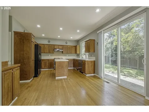 983 NE Rogahn Street Hillsboro OR 97124