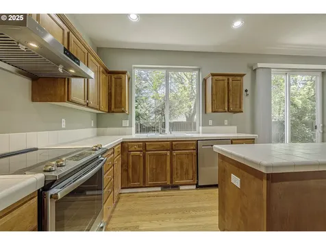 983 NE Rogahn Street Hillsboro OR 97124