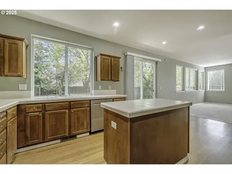 983 NE Rogahn Street Hillsboro OR 97124