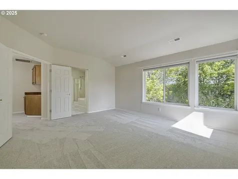 983 NE Rogahn Street Hillsboro OR 97124