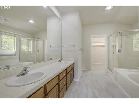 983 NE Rogahn Street Hillsboro OR 97124