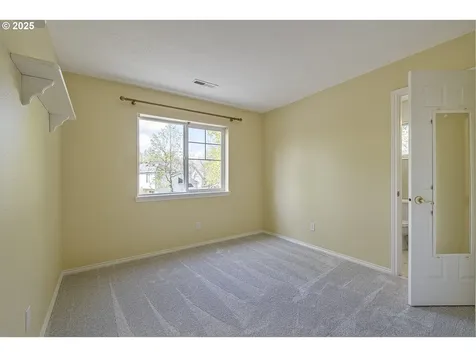 983 NE Rogahn Street Hillsboro OR 97124