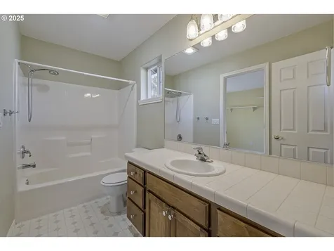 983 NE Rogahn Street Hillsboro OR 97124