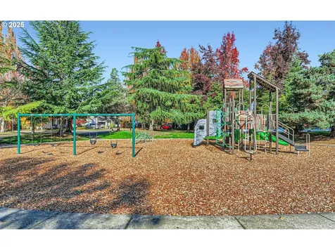 983 NE Rogahn Street Hillsboro OR 97124
