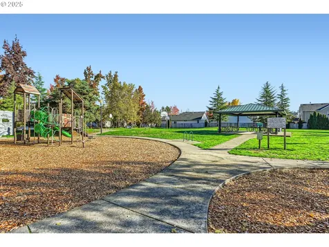 983 NE Rogahn Street Hillsboro OR 97124