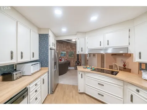 2120 Robins Lane SE Salem OR 97306