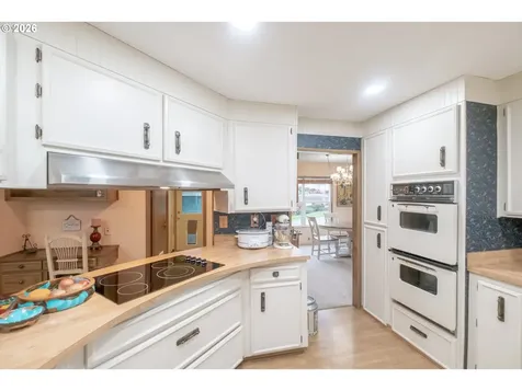 2120 Robins Lane SE Salem OR 97306