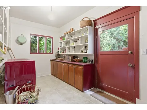 8023 SW 31st Avenue Portland OR 97219