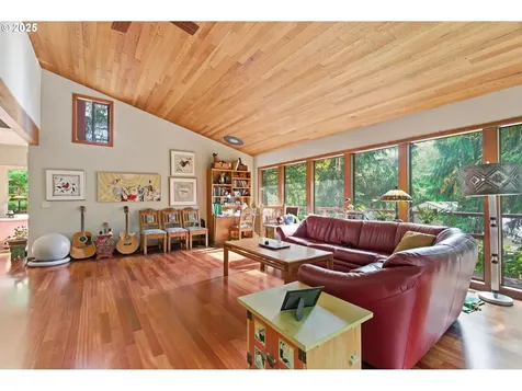 8023 SW 31st Avenue Portland OR 97219