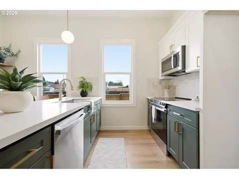 6221 SE 83rd Avenue Portland OR 97266