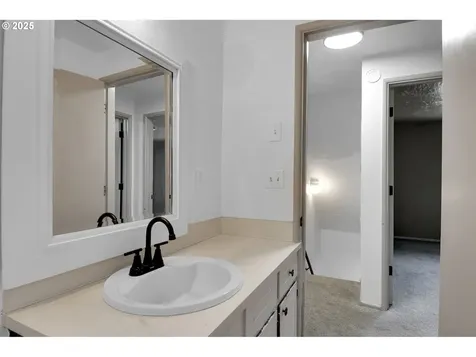 522 River Loop 2 Eugene OR 97404