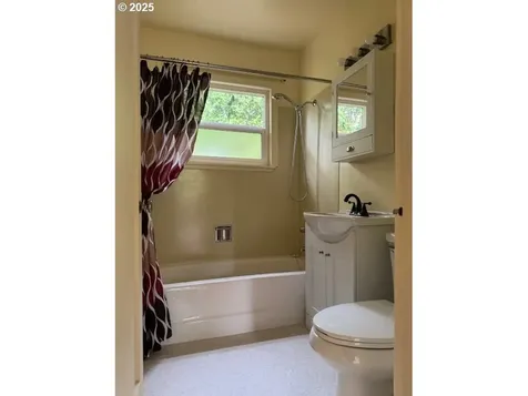 1009 NE 64th Avenue Portland OR 97213
