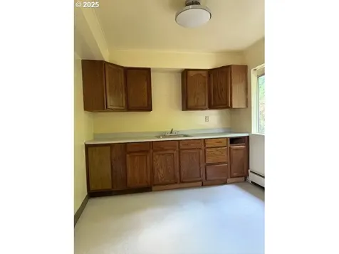 1009 NE 64th Avenue Portland OR 97213