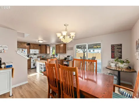 890 SE Thompson Avenue Winston OR 97496